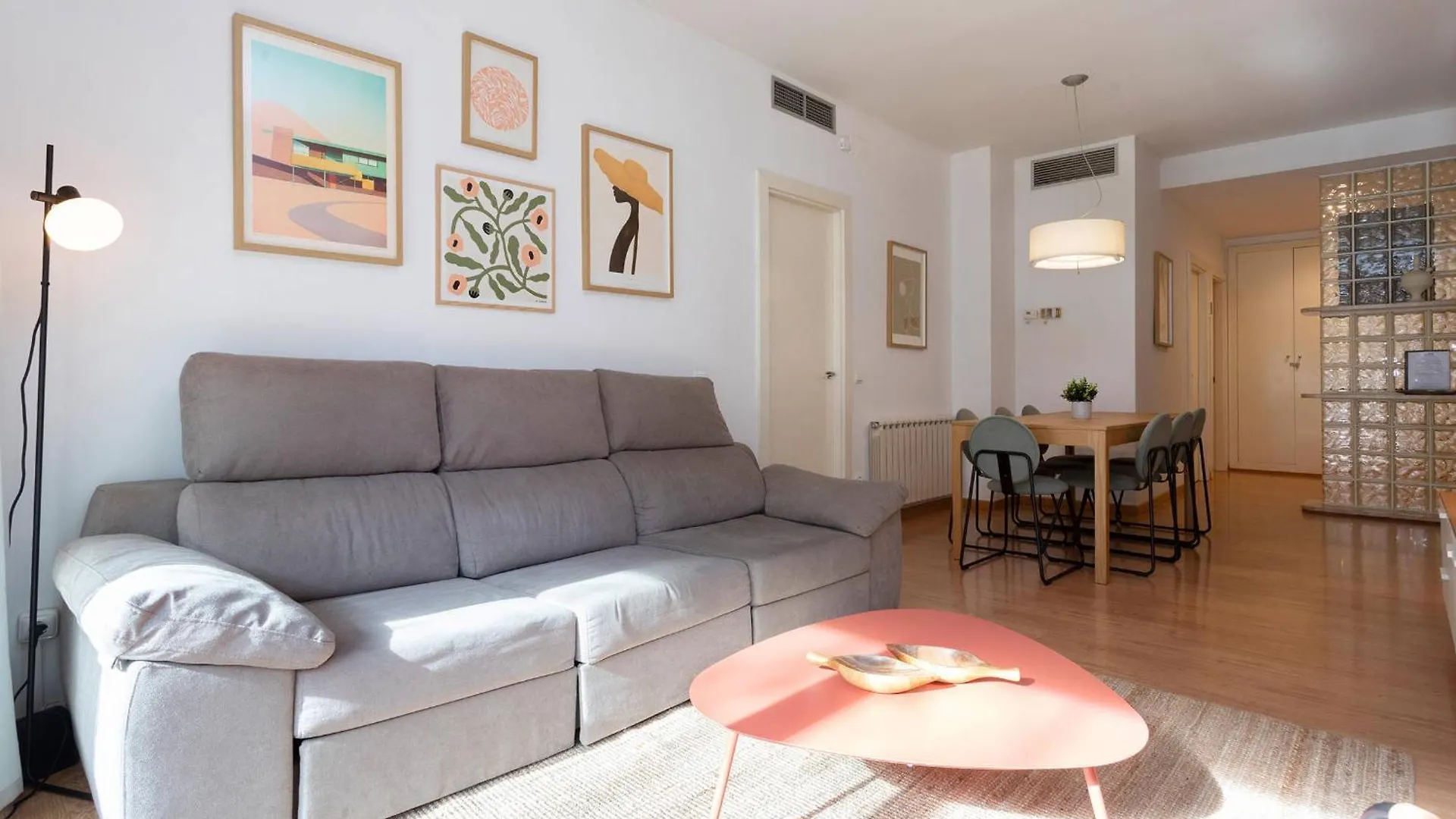 11Jog1036 - Huge & Bright Apartment Train Station Barcelona Spain