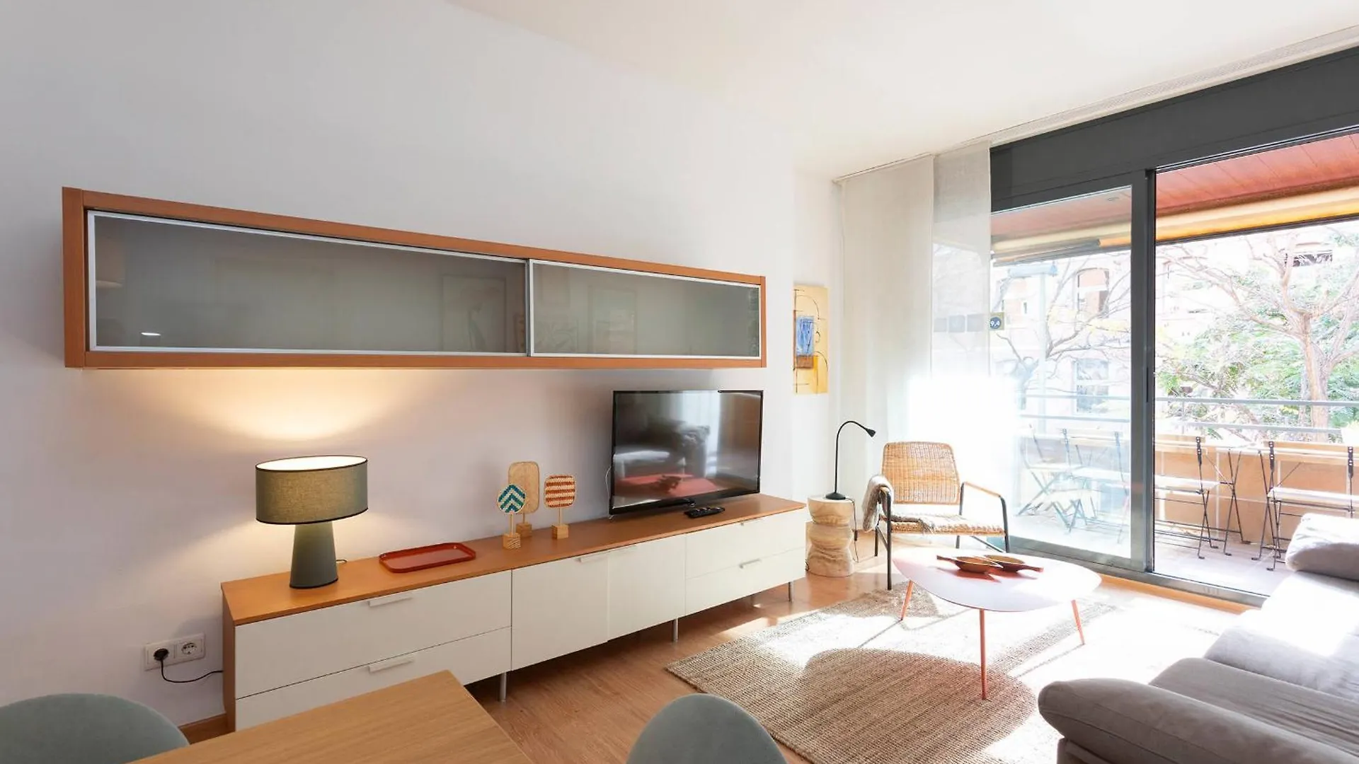 11Jog1036 - Huge & Bright Apartment Train Station Barcelona Spain