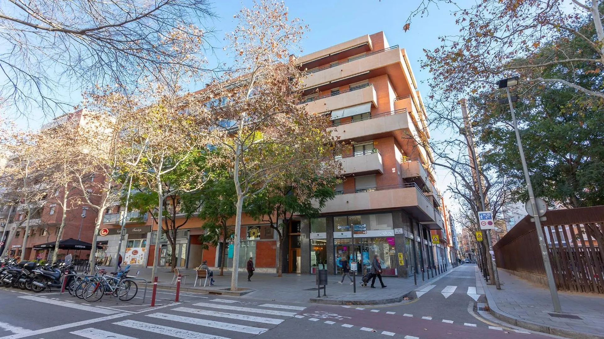 11Jog1036 - Huge & Bright Apartment Train Station Barcelona