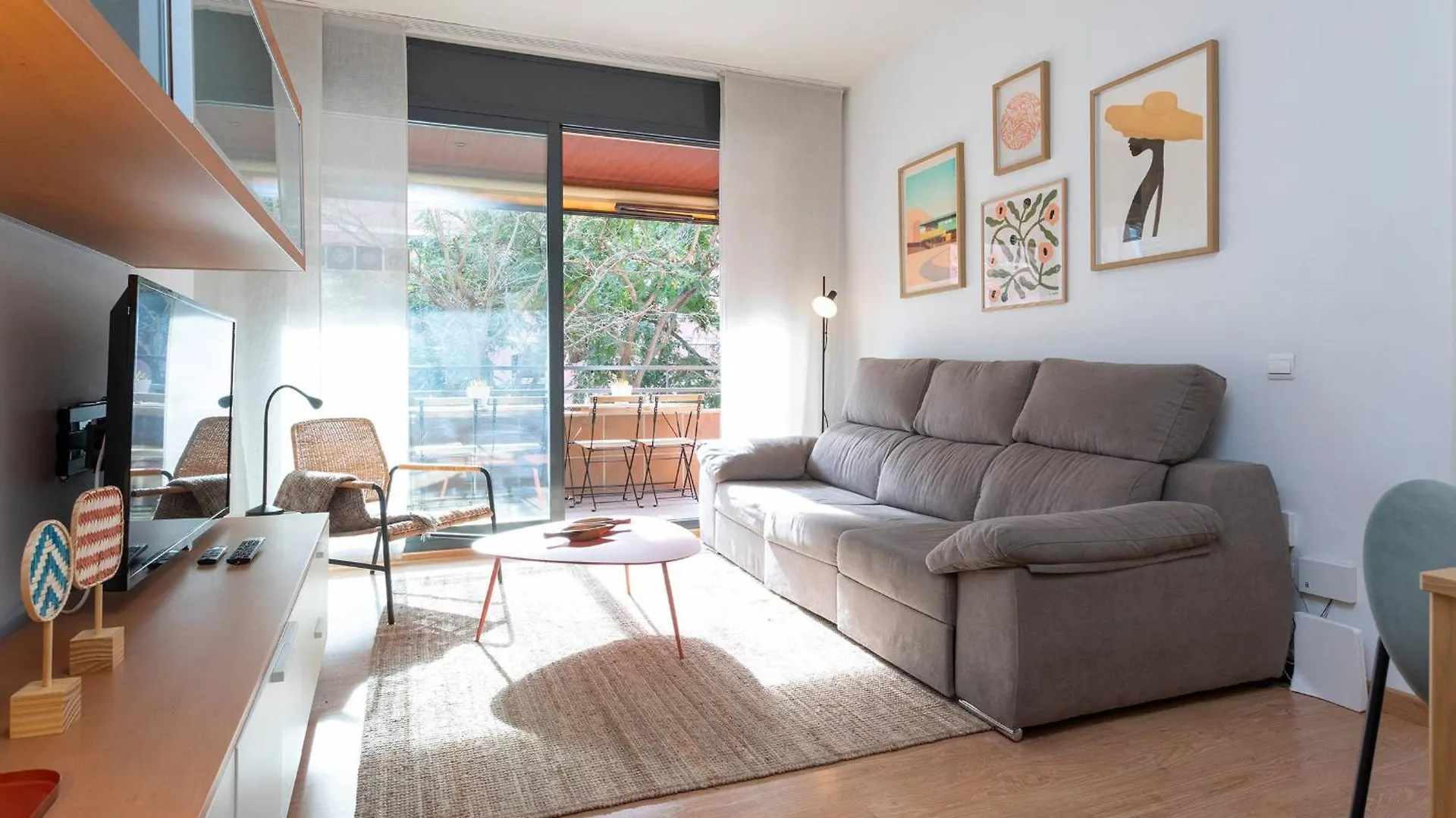 11Jog1036 - Huge & Bright Apartment Train Station Barcelona