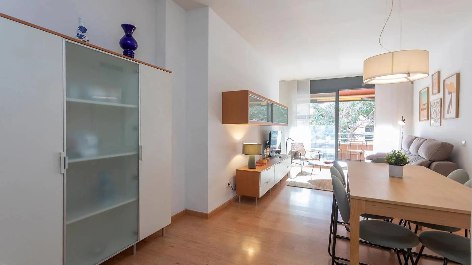 11Jog1036 - Huge & Bright Apartment Train Station Barcelona Spain
