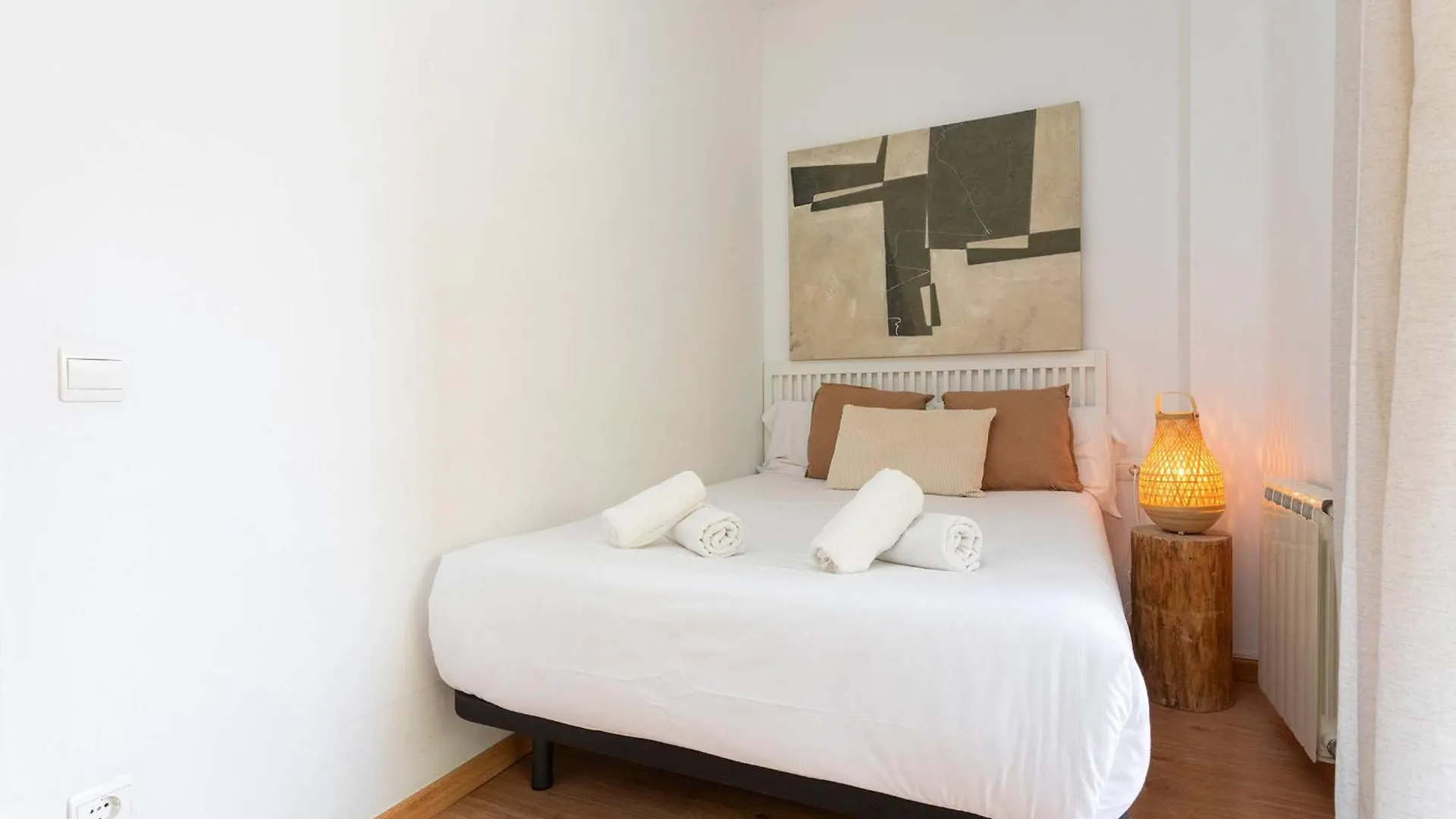11Jog1036 - Huge & Bright Apartment Train Station Barcelona
