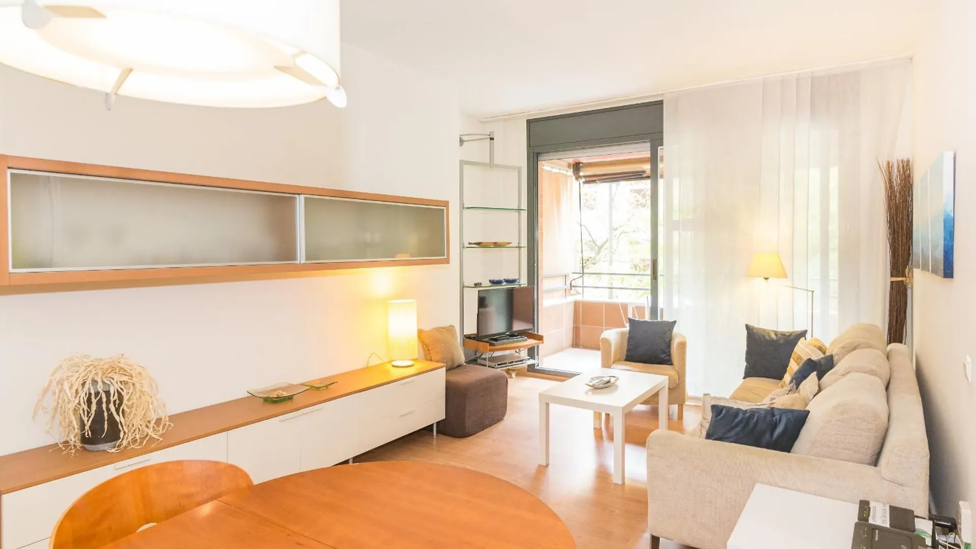 11Jog1036 - Huge & Bright Apartment Train Station Barcelona