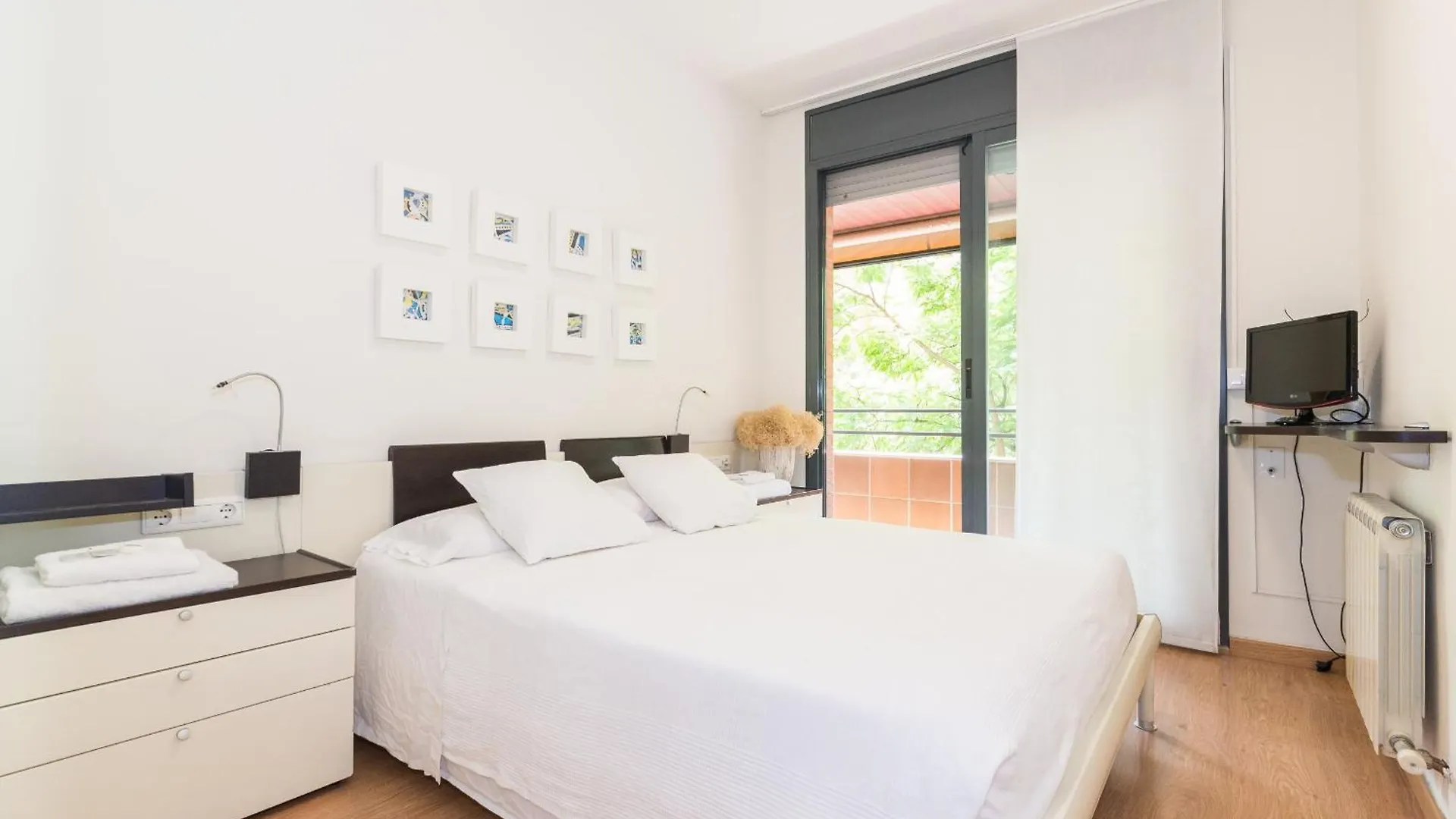 11Jog1036 - Huge & Bright Apartment Train Station Barcelona 0*,  Spain